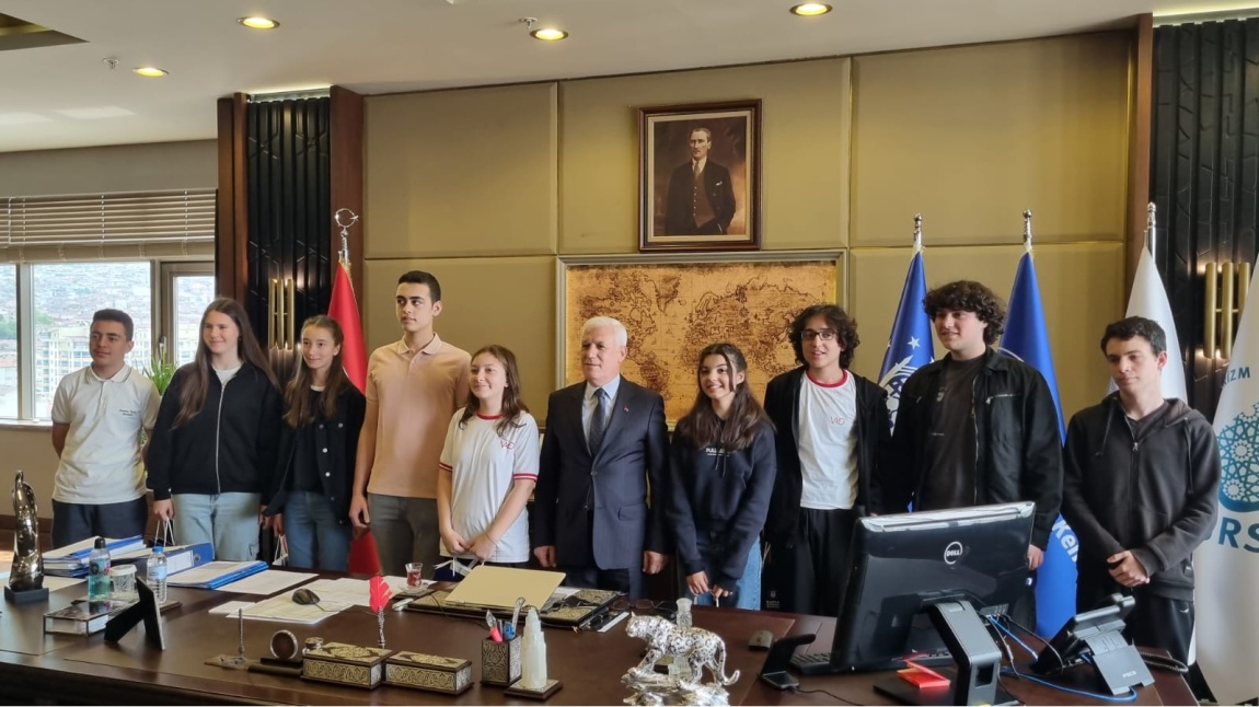 Sınavda Dereceye Giren Öğrencilerimiz Bursa Büyükşehir Belediye Başkanımız Tarafından Ödüllendirildi